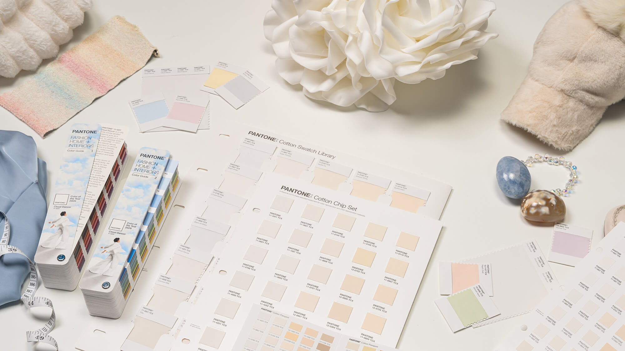 A mood board showing Cloud Dancer 11-4201 along with complementing colors.